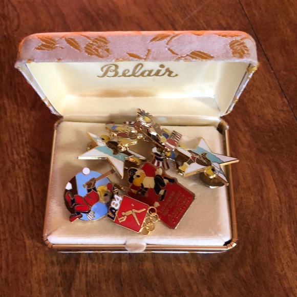 Set of (8) Vintage Pins - Picture 11 of 13